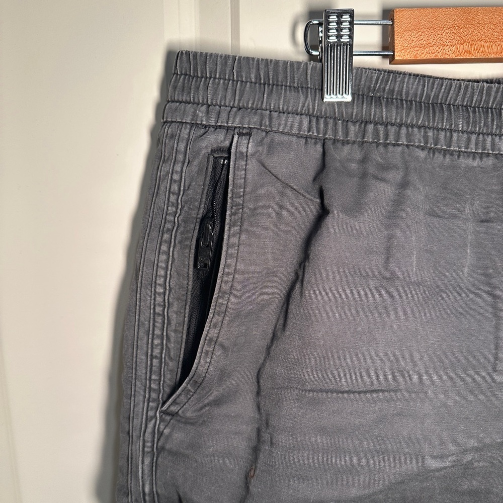 ABERCROMBIE & FITCH - Classic Flat Front 5 Inch Shorts, Menβs XL, Slate Grey - Picture 3 of 9
